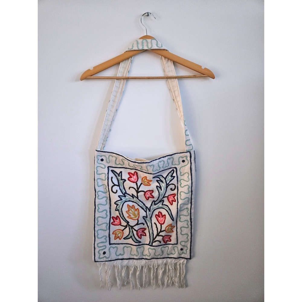 Unbranded Embroidered Floral Crossbody Bag Women OS Cream Excellent Boho Fringe